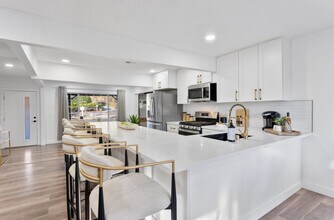 4404 Vista Way in La Mesa, CA - Building Photo - Building Photo