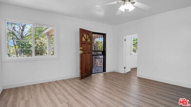 472 N Ezra St in Los Angeles, CA - Building Photo - Building Photo