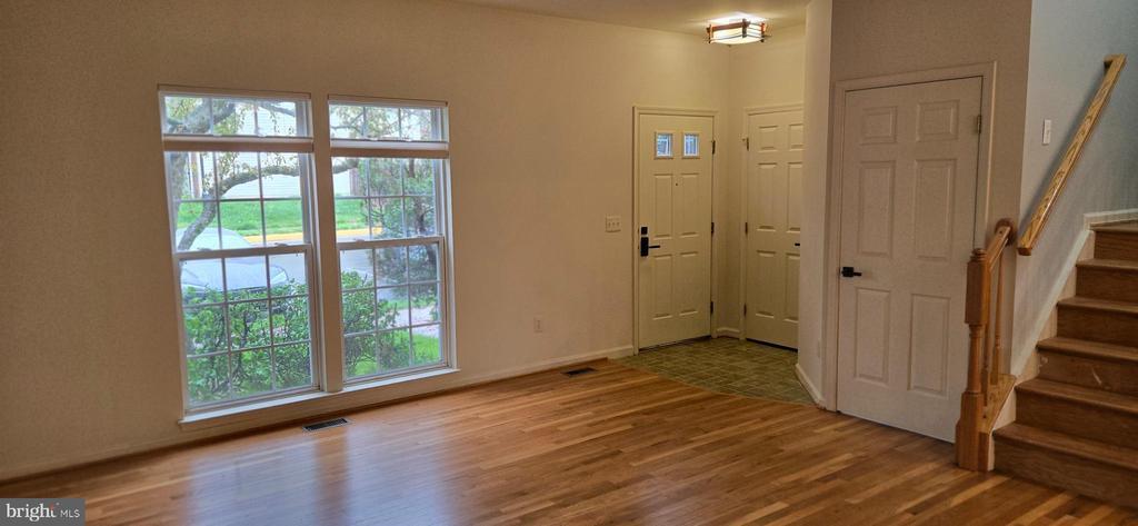 45689 Paddington Station Terrace in Sterling, VA - Building Photo