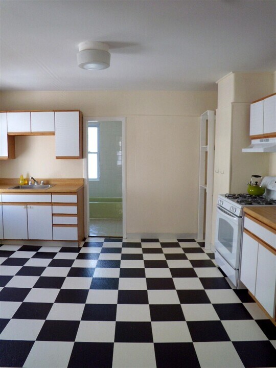 25 Knapp St, Unit 1 in Somerville, MA - Building Photo
