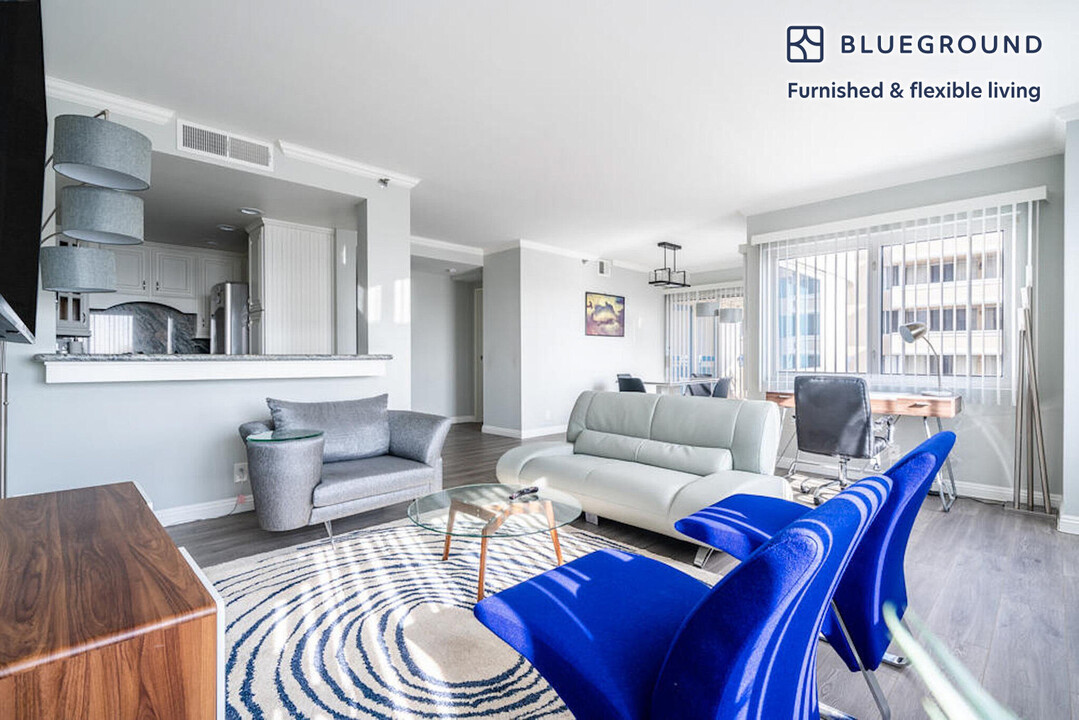 525 E Seaside Way in Long Beach, CA - Building Photo