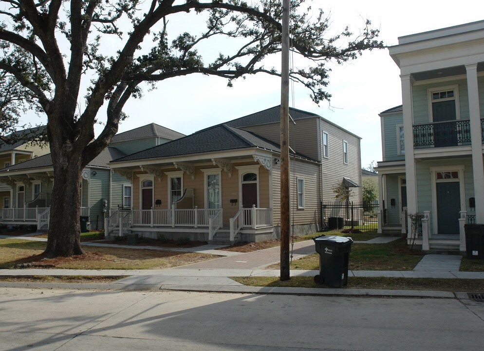 1830 Annunciation St in New Orleans, LA - Building Photo