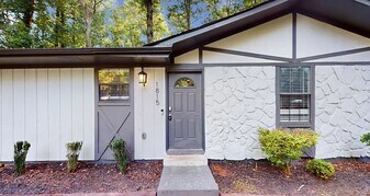 1815 Herringbone Hollow in Lithonia, GA - Building Photo
