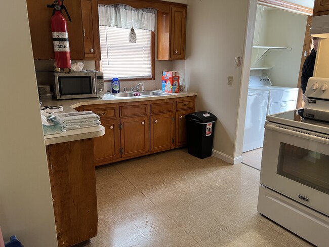 25 Plunkett St, Unit 25A in Pittsfield, MA - Building Photo - Building Photo