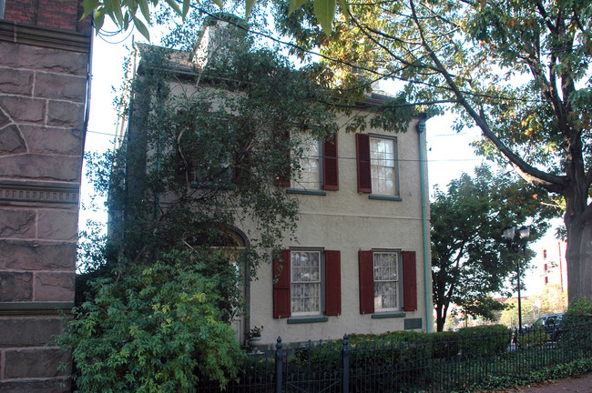 Edward Sharp House in Camden, NJ - Foto de edificio - Building Photo