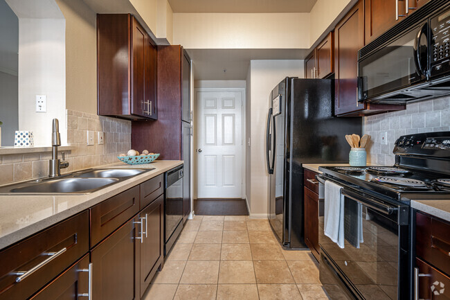 5135 Glenmont Dr in Houston, TX - Building Photo