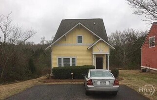 2070 Lakeside Dr in Athens, GA - Building Photo