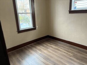 505 1/2 Jackson Ave in Vandergrift, PA - Building Photo - Building Photo