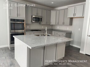 1282 E Clipper Peaks St in Eagle Mountain, UT - Building Photo - Building Photo