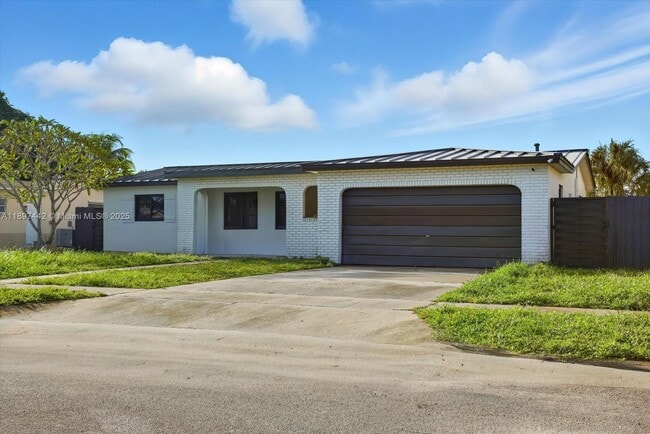 6948 NW 8th Ct in Margate, FL - Foto de edificio - Building Photo