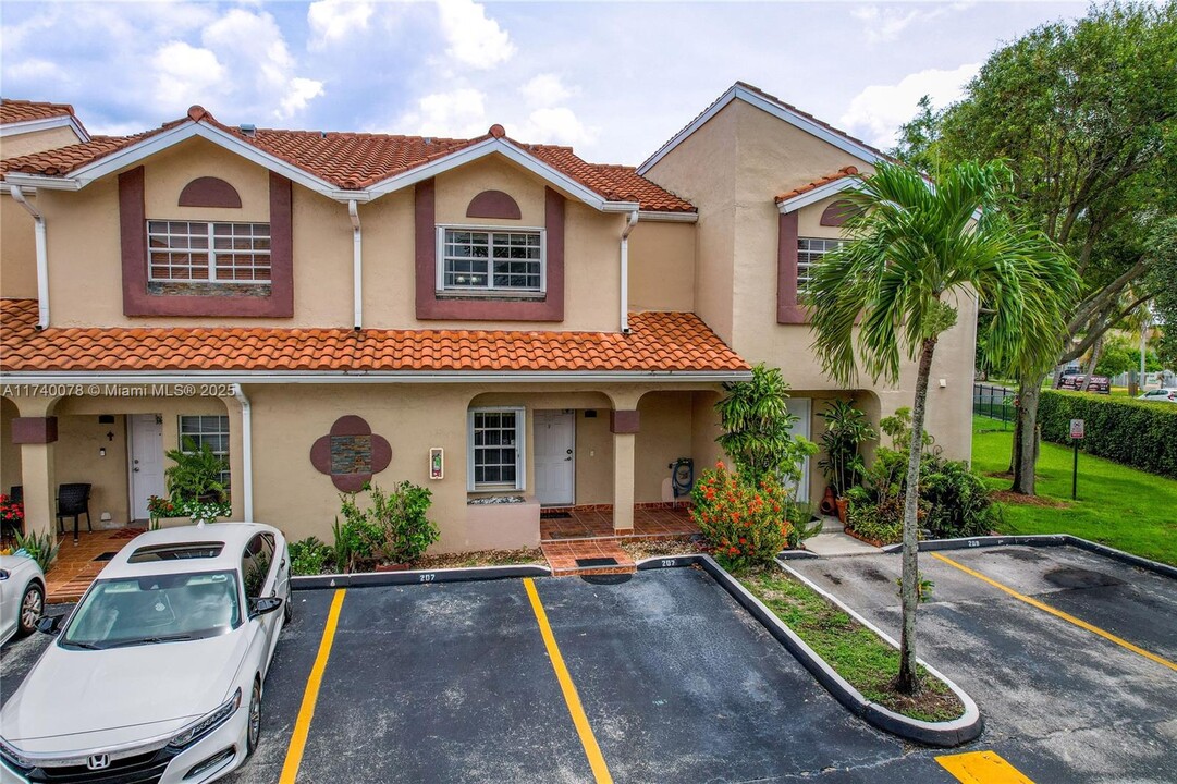 6400 SW 138th Ct in Miami, FL - Foto de edificio