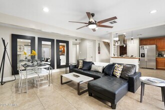 8570 E Indian School Rd in Scottsdale, AZ - Building Photo - Building Photo