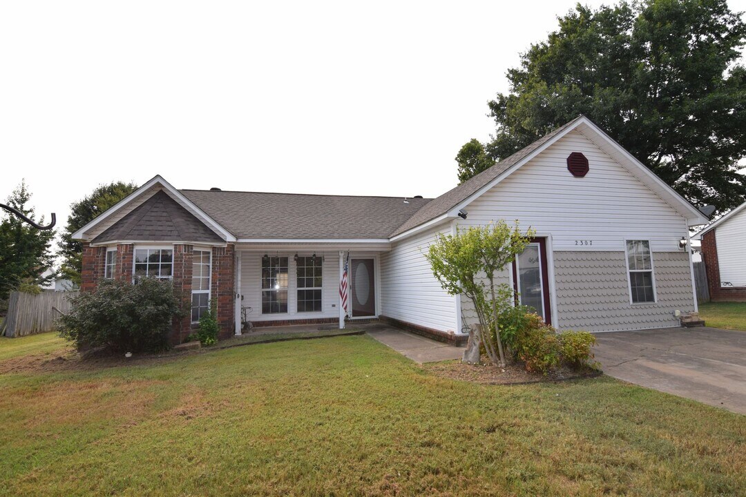2307 Onyx Cir in Van Buren, AR - Building Photo