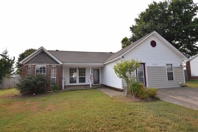 property at 2307 Onyx Cir