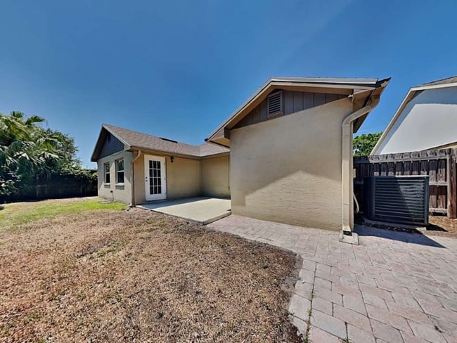 1290 Tuxford Dr in Brandon, FL - Building Photo - Building Photo