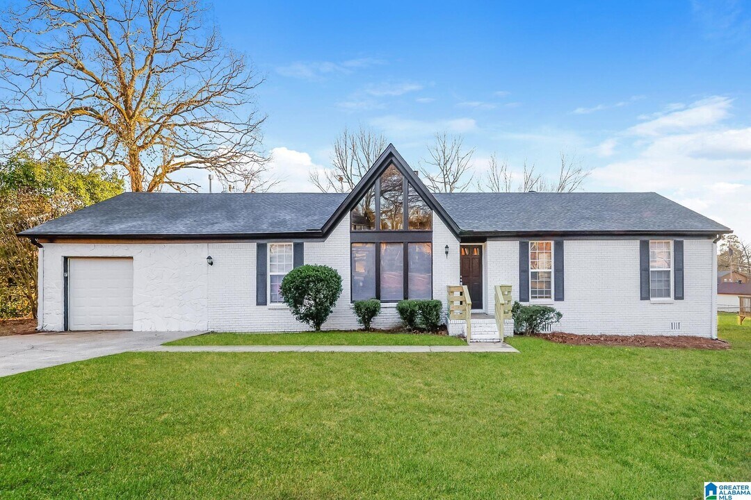 602 Greenbriar Rd in Fairfield, AL - Building Photo