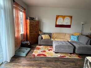 14855 SW Kraft Pl in Portland, OR - Building Photo - Building Photo