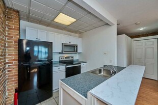 20 Beacon St, Unit 13 in Chelsea, MA - Building Photo - Building Photo