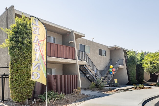 250 E Acacia St. in Brea, CA - Foto de edificio - Building Photo