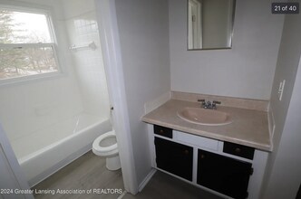 3720 Malibu Dr in Lansing, MI - Building Photo - Building Photo