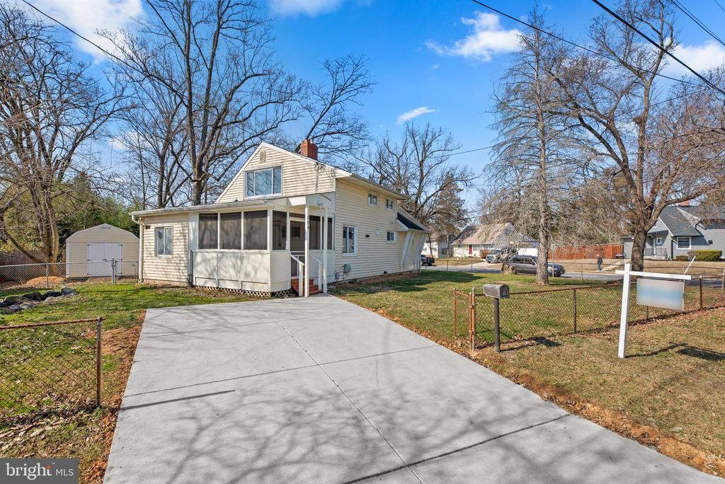 204 Cedar Ln in Rockville, MD - Building Photo