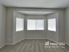 8809 W Gardenia Ave in Glendale, AZ - Building Photo - Building Photo