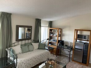 3814 Corbin Ave in Tarzana, CA - Building Photo - Building Photo