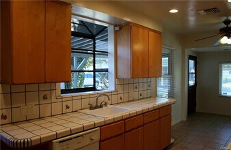5056 Newcastle Ave in Los Angeles, CA - Building Photo - Building Photo