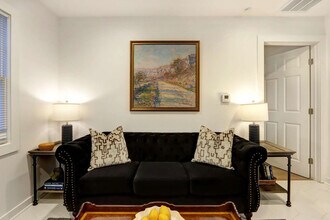 306 E Victory Dr in Savannah, GA - Building Photo - Building Photo