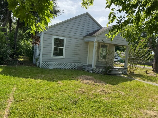 702 Rosedale St in La Marque, TX - Foto de edificio - Building Photo