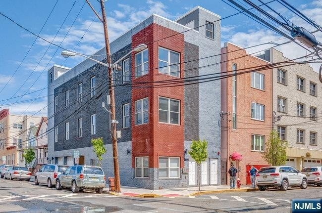 property at 542 29th St