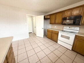 801 Hickory St in Lindale, TX - Building Photo - Building Photo