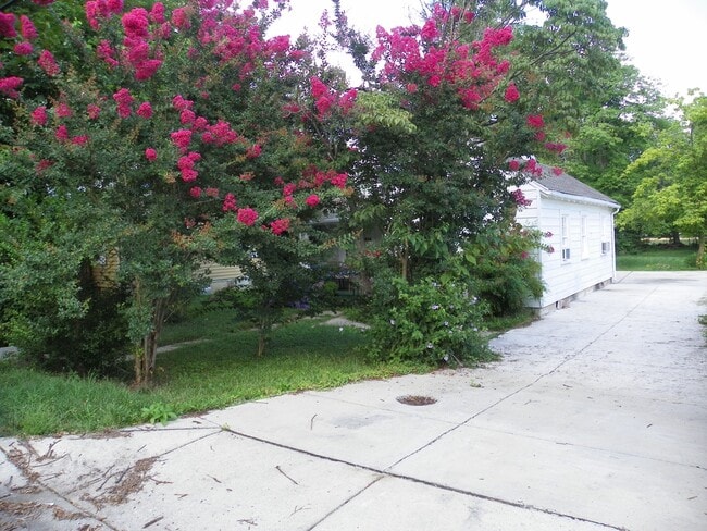 611 Douglass Ave in Rockville, MD - Building Photo - Building Photo