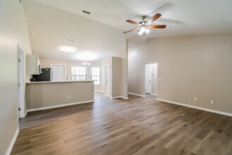 1338 Pawnee St in Orange Park, FL - Foto de edificio - Building Photo