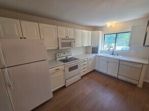 2201 W Nichols Rd in Arlington Heights, IL - Building Photo - Building Photo