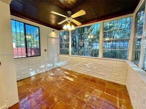 5842 SW 60th St in Miami, FL - Building Photo - Building Photo