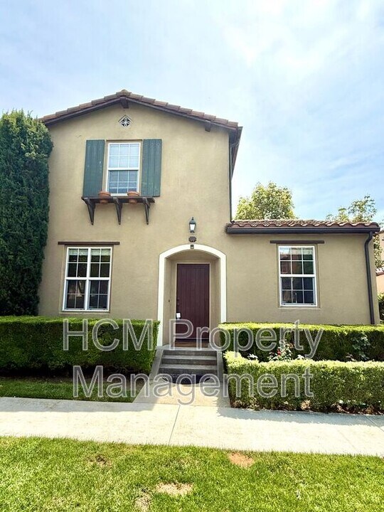 74 Chantilly in Irvine, CA - Building Photo