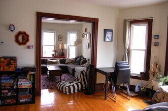 14A Cottage Ave, Unit 2 in Somerville, MA - Building Photo - Building Photo