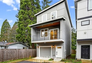 3859 SE 92nd Ave in Portland, OR - Building Photo