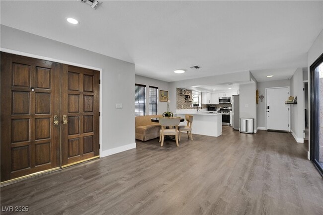 property at 3959 Salisbury Pl