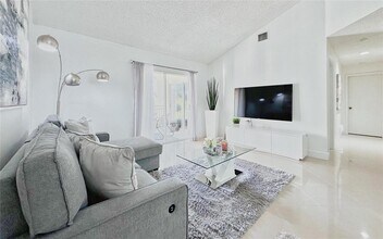 18870 NW 57th Ave, Unit #305 in Hialeah, FL - Building Photo - Building Photo