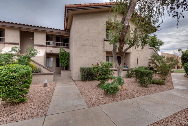 9465 N 92nd St-Unit -208 in Scottsdale, AZ - Building Photo - Building Photo