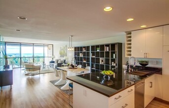 2500 Torrey Pines Rd, Unit 703 in La Jolla, CA - Building Photo - Building Photo