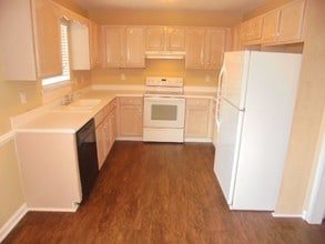 92 Mosswood Ct in Newnan, GA - Foto de edificio - Building Photo