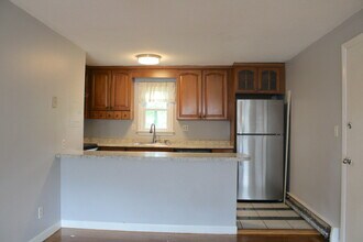 31 Arlington Rd, Unit 5 in Woburn, MA - Foto de edificio - Building Photo