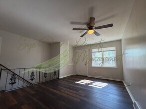 1037-1039 SW Kingscross Rd in Blue Springs, MO - Building Photo - Building Photo