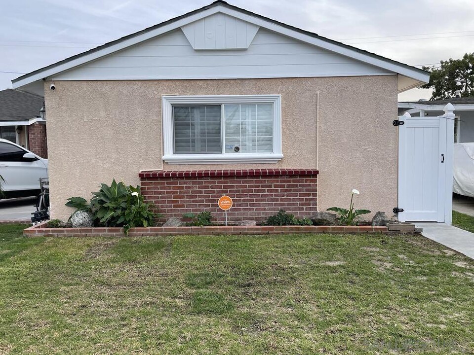 158 W 225th St in Carson, CA - Building Photo