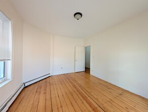 61 Webster Ave, Unit 2L in Somerville, MA - Building Photo - Building Photo