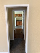 930 W Poplar St in Springfield, MO - Building Photo - Building Photo