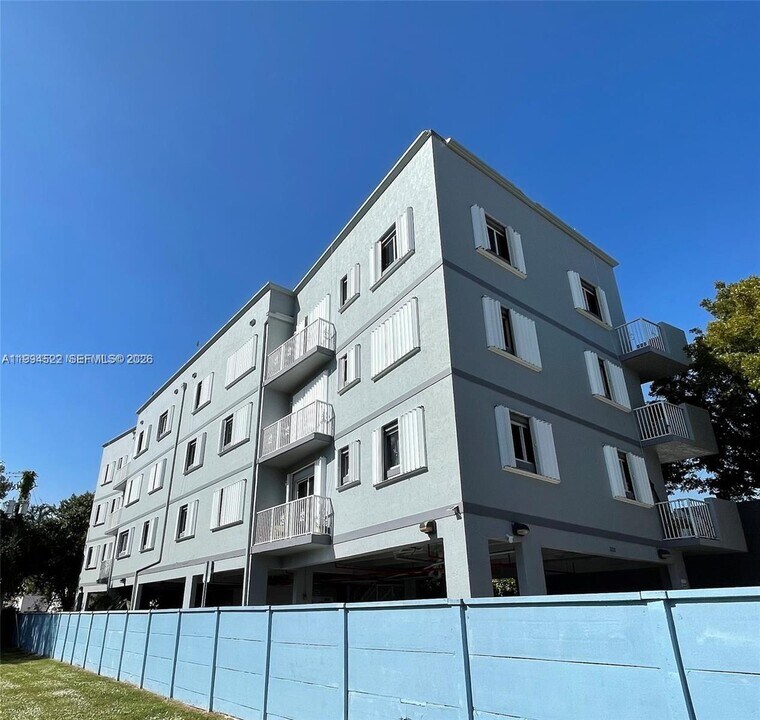 328 NW 12th Ave in Miami, FL - Building Photo